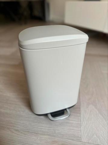 Beige pedaalemmer 5 liter beschikbaar voor biedingen