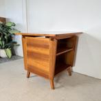 Vintage sidetable in hoogglans gitaarlak, Bilea, Ophalen, Gebruikt, 50 tot 100 cm, Overige houtsoorten