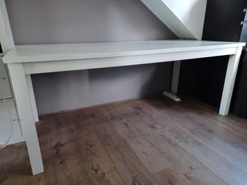 Eettafel en salontafel( Goossens ) beschikbaar voor biedingen