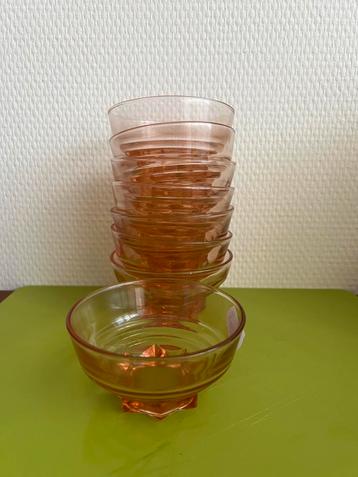 8 Roze Jeanette Glass Buttons & Bows Schaaltjes beschikbaar voor biedingen