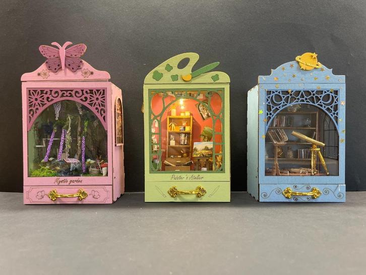 Drie miniatuur huisjes - Atelier, Sterrenkijker, Tuin, Hobby en Vrije tijd, Knutselen, Zo goed als nieuw, Knutselwerk, Verzenden