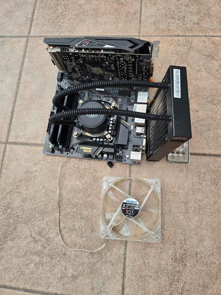 Gigabyte Z270 I7 7700K 8gb GPU 32gb ram Liquid Cooler, Computers en Software, Moederborden, Gebruikt, Intel, DDR4, Ophalen of Verzenden