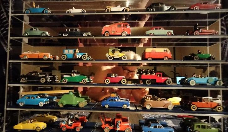 Kuifje Auto`s 1:43 (30 stuks)in vitrinekast (perspex), Verzamelen, Stripfiguren, Zo goed als nieuw, Beeldje of Figuurtje, Kuifje