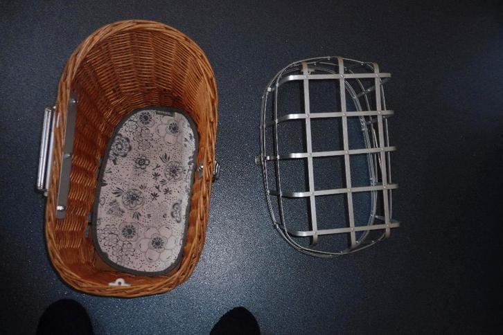 Te koop grote hondenmand voor achterop, Dieren en Toebehoren, Hondenmanden, Gebruikt, Riet, Ophalen