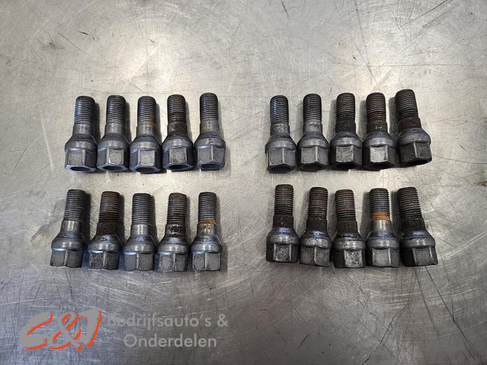 Wielbouten set van een Peugeot Partner, Auto-onderdelen, Remmen en Aandrijving, Peugeot, Gebruikt, 3 maanden garantie, Ophalen of Verzenden