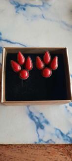 Antieke  oorbellen met bloedkoraal., Ophalen of Verzenden, Overige materialen, Met edelsteen