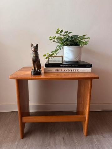 Art deco stijl tafeltje beschikbaar voor biedingen