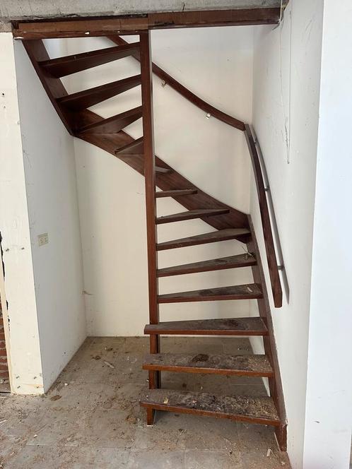 MOET WEG! Hardhouten trappen - links draaiend -, Doe-het-zelf en Verbouw, Ladders en Trappen, Gebruikt, Trap, 2 tot 4 meter, Ophalen