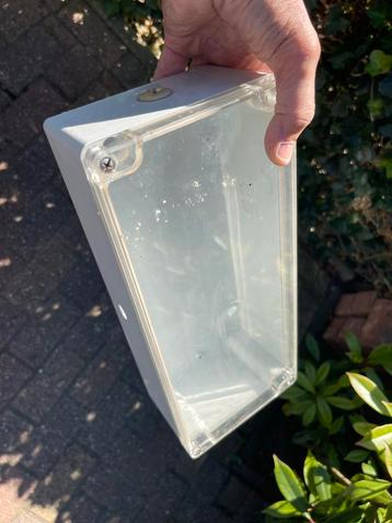 Plastic Bakje, was ooit waterdicht… beschikbaar voor biedingen