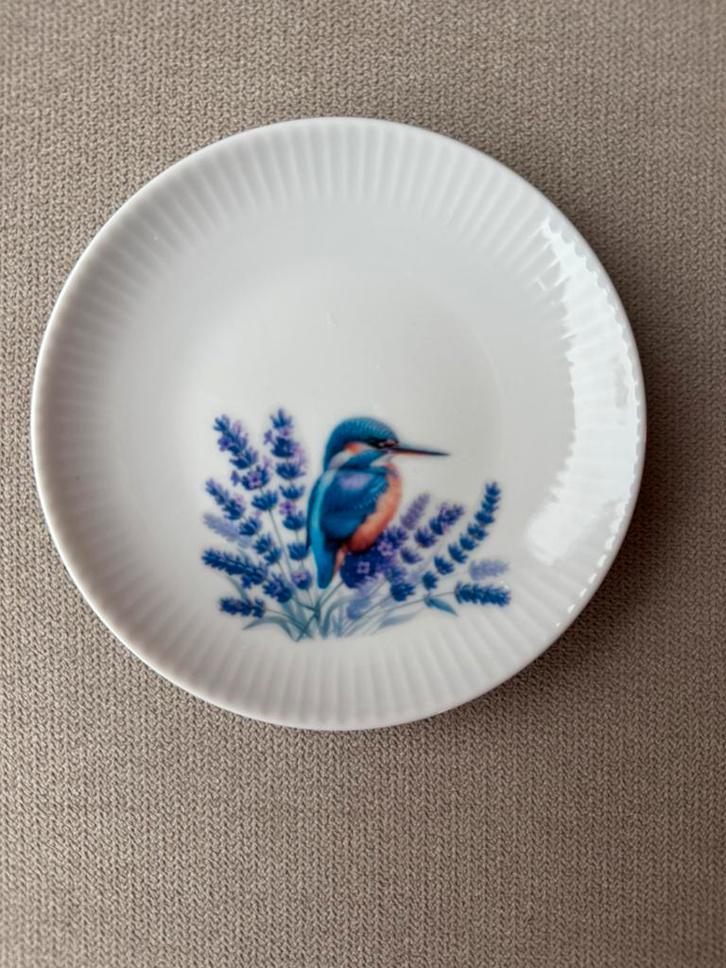 Vintage porseleinen bordje schaaltje ijsvogel lavendel, Antiek en Kunst, Antiek | Wandborden en Tegels, Ophalen of Verzenden
