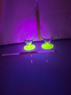 Zeer oude glaasjes met uranium voet, Antiek en Kunst, Antiek | Glas en Kristal, Ophalen of Verzenden