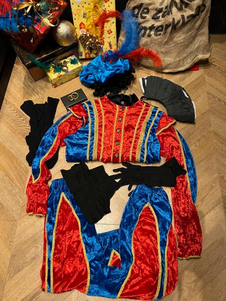 Pietenpak maat s rood blauw Sinterklaas complete voorraad, Diversen, Sinterklaas, Nieuw, Ophalen of Verzenden