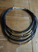 bijz zwarte hals ketting met goud- zilverkleurige buisjes, Sieraden, Tassen en Uiterlijk, Kettingen, Ophalen of Verzenden, Zwart
