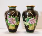 Cloisonne vaasjes met bloemkorven., Antiek en Kunst, Ophalen of Verzenden