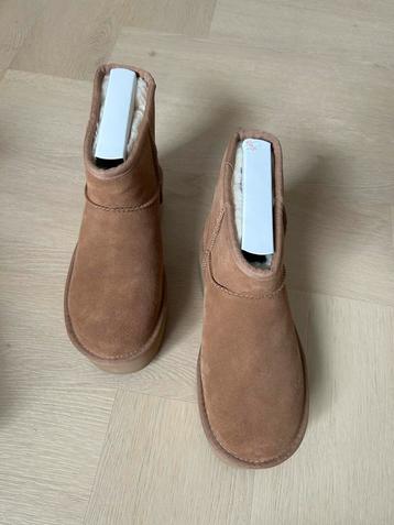 UGG Classic Ultra Mini Platform beschikbaar voor biedingen