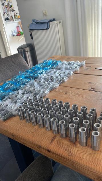 Stangkoppen en lasbussen beschikbaar voor biedingen