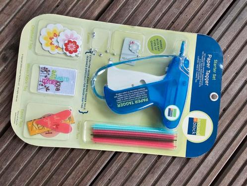 Around the Block Paper Tagger Starter Set - Nieuw, Hobby en Vrije tijd, Scrapbooking, Nieuw, Versiering of Embellishment, Overige merken