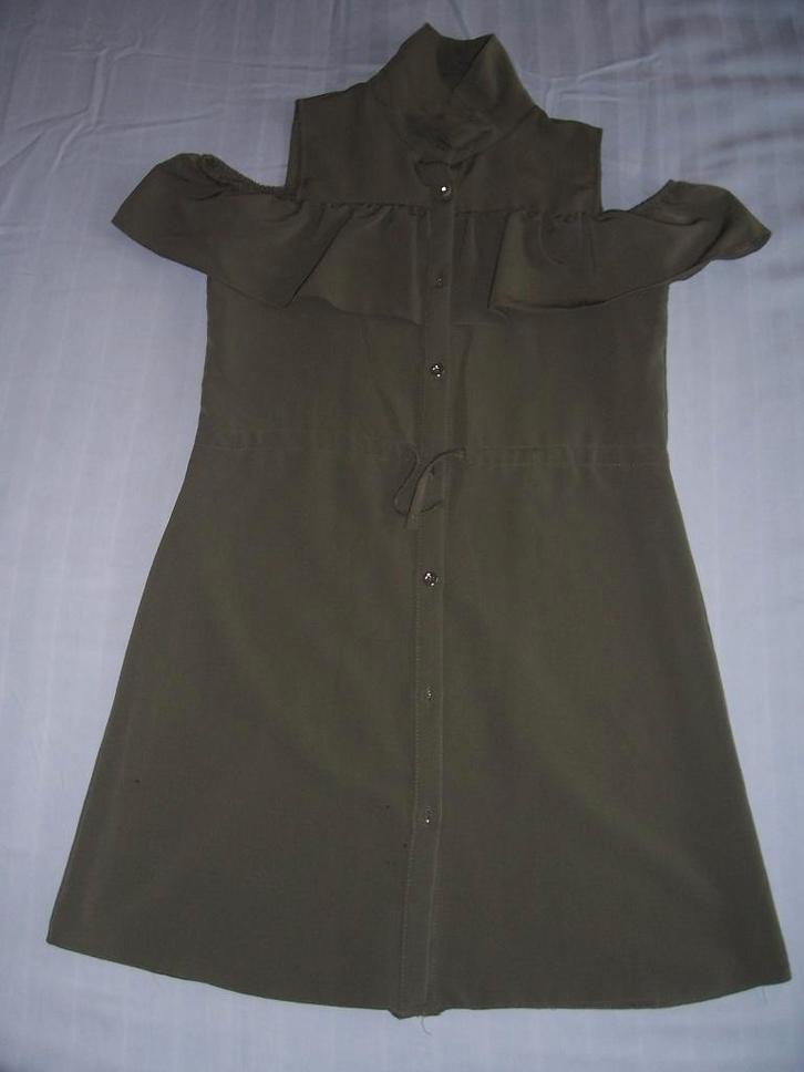 Heel mooie jurkje in kaki groen maat 146, Kinderen en Baby's, Kinderkleding | Maat 146, Gebruikt, Meisje, Jurk of Rok, Ophalen of Verzenden