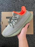 Yeezy Boost 350 V2 'Desert Sage' - Maat 44, Nieuw, Adidas Yeezy, Ophalen of Verzenden, Sneakers of Gympen