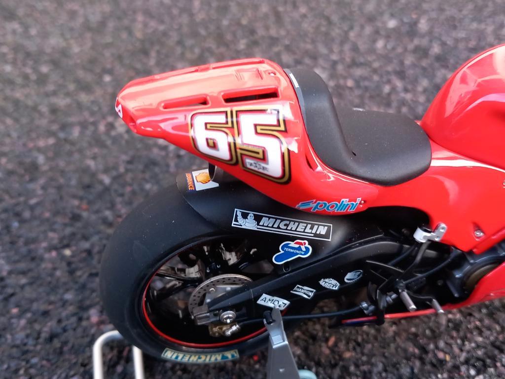 ≥ Ducati Desmosedici GP04 #65 Loris Capirossi 2004 MotoGP