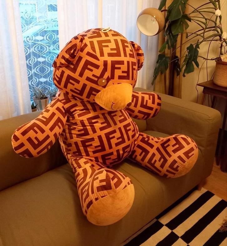 XXL reuze grote beer/Fendi knuffelbeer, Kinderen en Baby's, Speelgoed | Knuffels en Pluche, Zo goed als nieuw, Beer, Ophalen