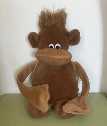 Knuffelaap met lange armen beschikbaar voor biedingen