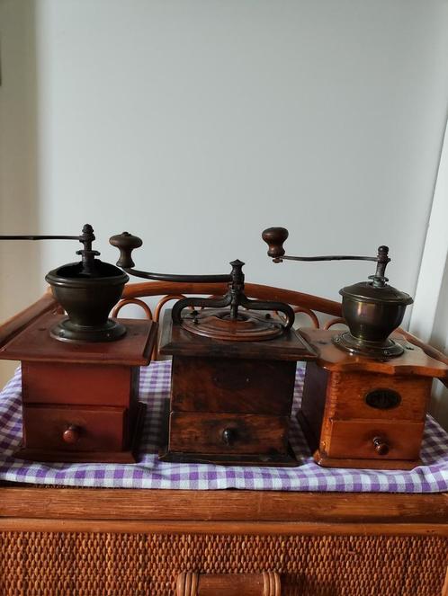 Drie mooie antieke koffiemolens, Antiek en Kunst, Antiek | Keukenbenodigdheden, Verzenden