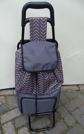 Boodschappenkarretje met zitje beschikbaar voor biedingen