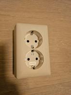 Gira Stopcontact - Zo goed als nieuw, Doe-het-zelf en Verbouw, Elektra en Kabels, Ophalen of Verzenden, Nieuw, Stopcontact