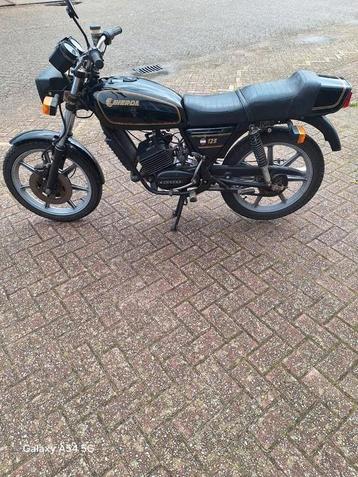 Zundapp Laverda JPS 125 cc en zundapp ks 125 frame beschikbaar voor biedingen