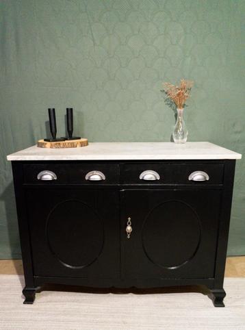 Dressoir zwart met marmerblad beschikbaar voor biedingen