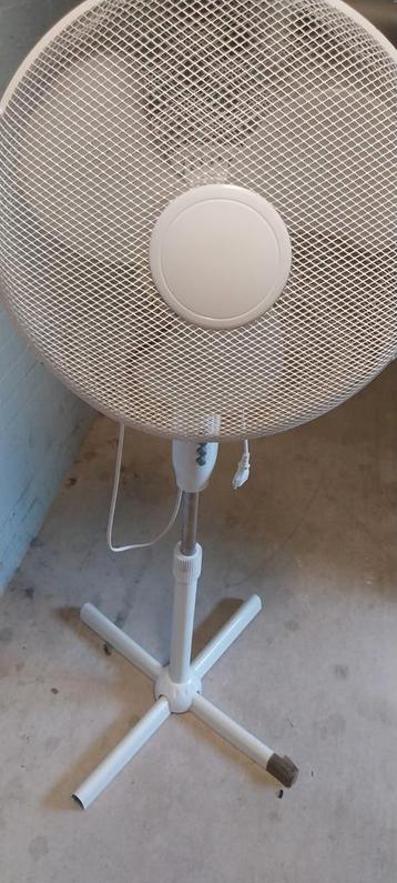 Bied te koop aan 2 ventilators tafel en staande   beschikbaar voor biedingen