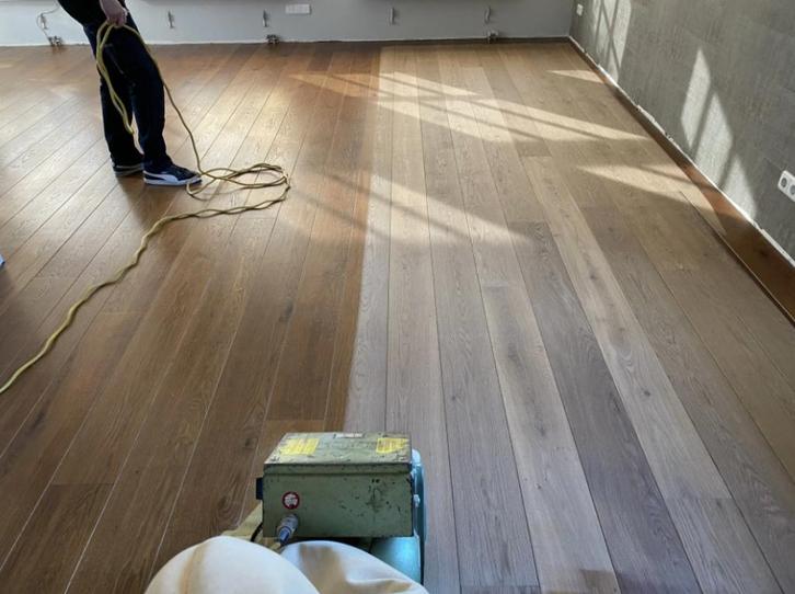 Houten Vloer Schuren En Behandelen I Scherpe All-In Prijzen, Diensten en Vakmensen, Vloerleggers en Parketteurs, Houten vloeren