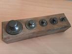 Set van 5 koperen gewichten in Houten Blok, Ophalen of Verzenden
