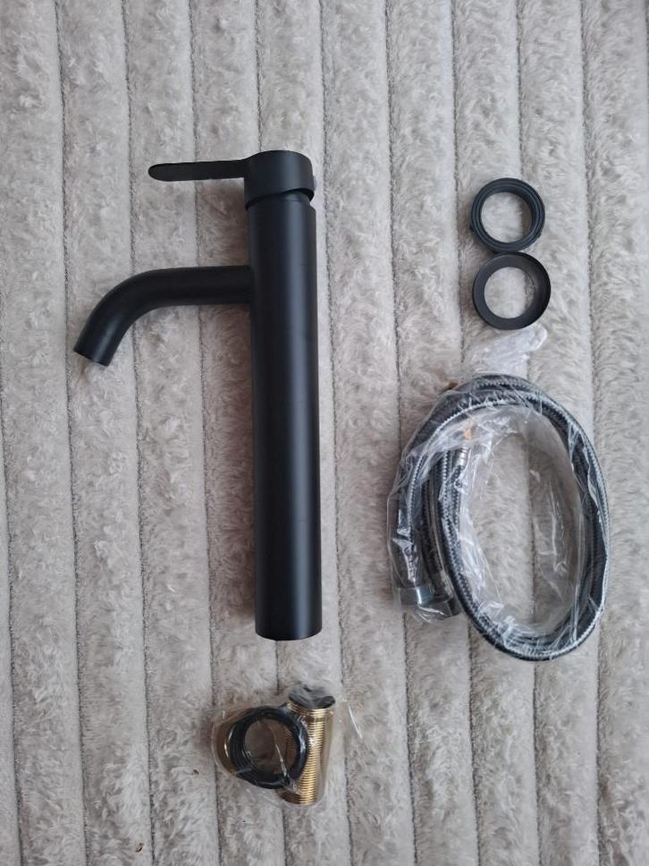 Gloednieuwe hoge kraan wastafel of keuken GOUD EN ZWART RVS, Doe-het-zelf en Verbouw, Sanitair, Nieuw, Kraan, Rvs, Ophalen of Verzenden