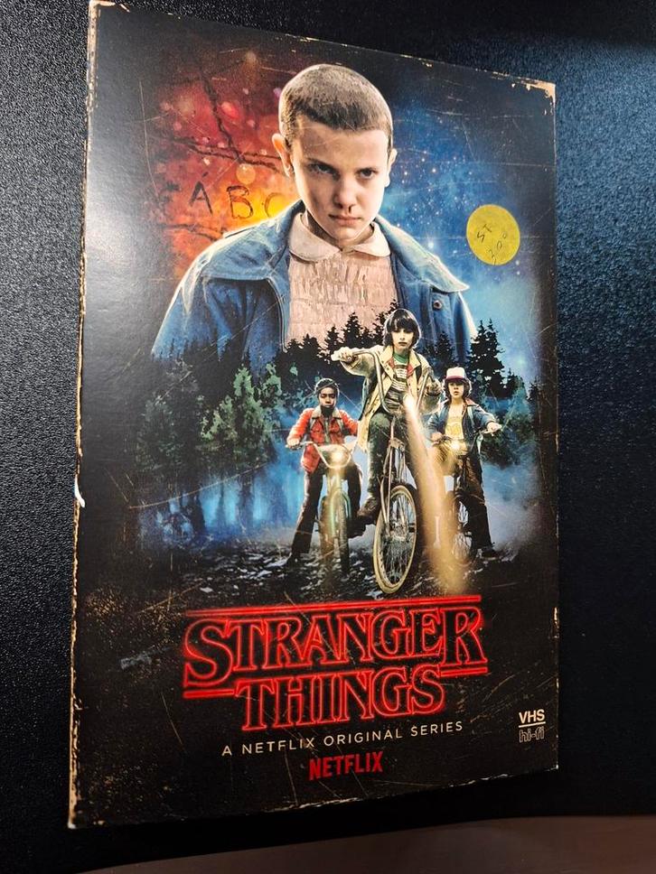 Stranger Things - Blu-ray + DVD set - seizoen 1, Cd's en Dvd's, Blu-ray, Zo goed als nieuw, Verzenden