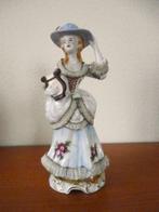 Beeldje Porselein Hof Dame met Harp, Verzenden, Mens