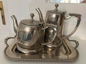 Verzilverde Thee- en Koffiepot Set beschikbaar voor biedingen