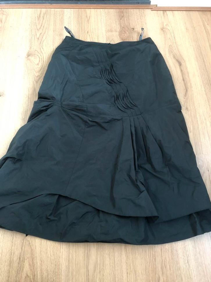 VERSE zwarte plooi rok 40, Kleding | Dames, Rokken, Zo goed als nieuw, Maat 38/40 (M), Zwart, Onder de knie, Ophalen of Verzenden