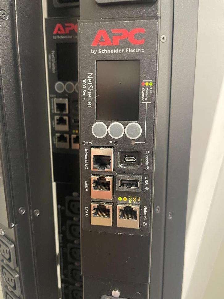 APC  Rack PDU AP9953 32A, Computers en Software, Noodvoedingen (UPS), Gebruikt, Ophalen