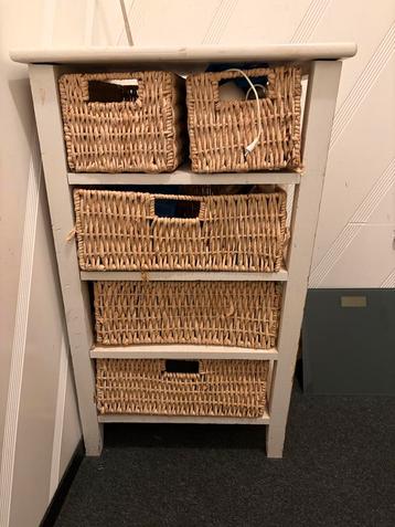 Houten Kast - Wit te spuiten beschikbaar voor biedingen