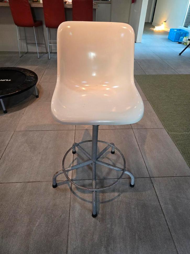 Vintage Bar Stoel - Polyester Kuip, Stalen Frame, Huis en Inrichting, Barkrukken, Gebruikt, 60 tot 90 cm, Kunststof, Metaal, 1 kruk