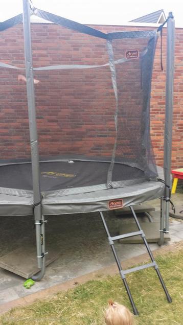 Avyna Pro-line trampoline 305cm met trapje beschikbaar voor biedingen