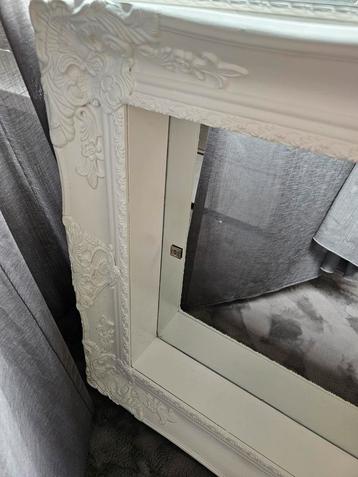 Mooie spiegels van rm en een look rm beschikbaar voor biedingen