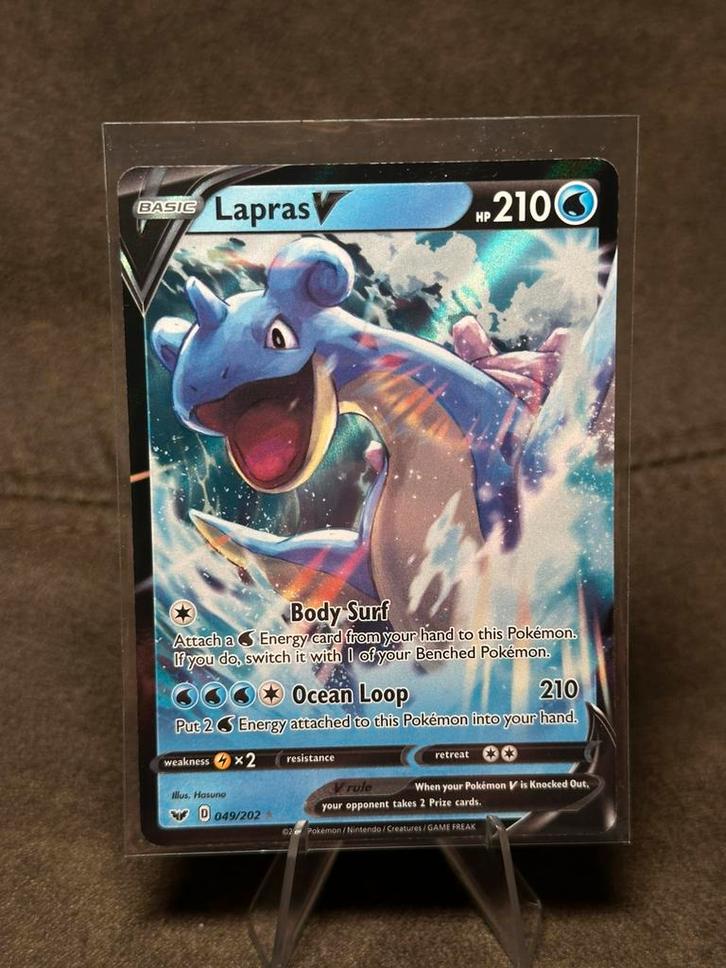 Lapras V #49 049/202 (Pokemon Sword & Shield), Hobby en Vrije tijd, Verzamelkaartspellen | Pokémon, Zo goed als nieuw, Ophalen of Verzenden