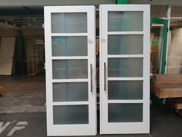 Witte openslaande deuren & binnendeur – modern design beschikbaar voor biedingen