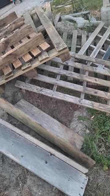GRATIS brandhout en pallets  beschikbaar voor biedingen
