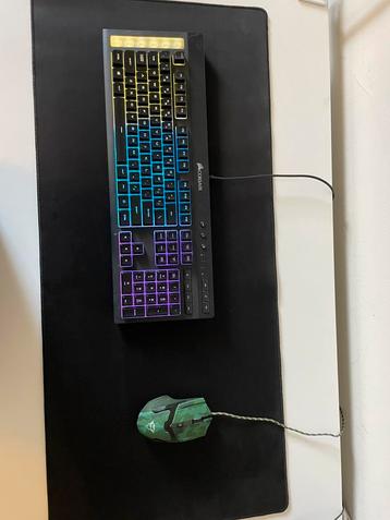 Gaming muis, toetsenbord en muismat beschikbaar voor biedingen
