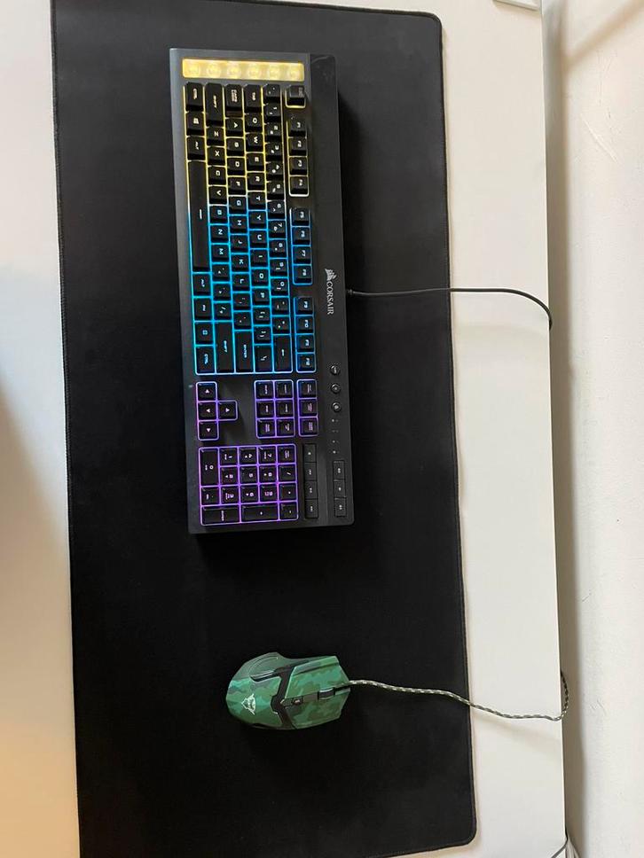 Gaming muis, toetsenbord en muismat, Computers en Software, Toetsenborden, Zo goed als nieuw, Gaming toetsenbord, Ophalen of Verzenden