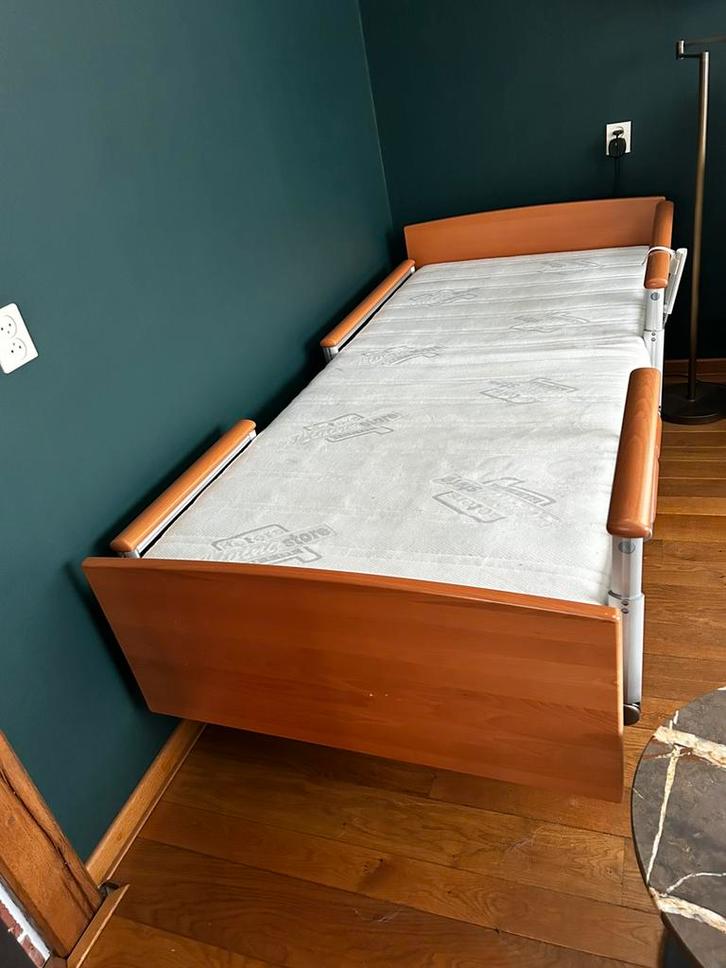Seniorenbed, Huis en Inrichting, Slaapkamer | Bedden, Zo goed als nieuw, Eenpersoons, 90 cm, Hout, Verstelbaar, Ophalen